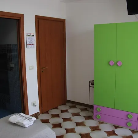 Bed & Breakfast Montesole Holiday 3*